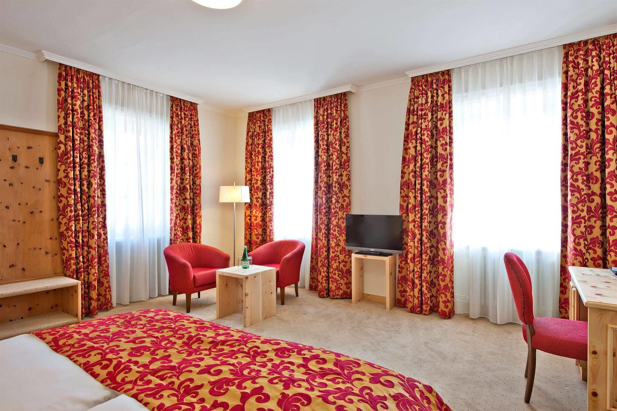 Hotel Engiadina 추오츠 외부 사진